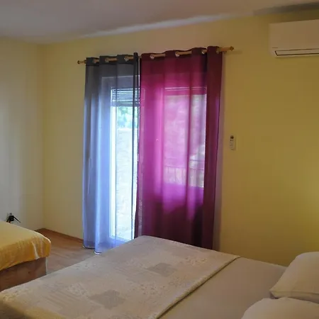 Opric 7728a Apartman
